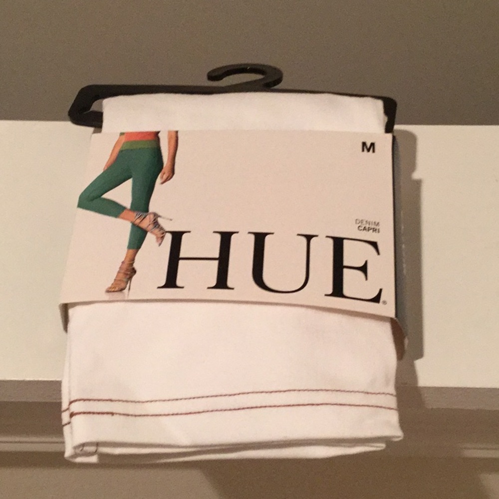 HUE WHITE DENIM CAPRI SZ MED NWT